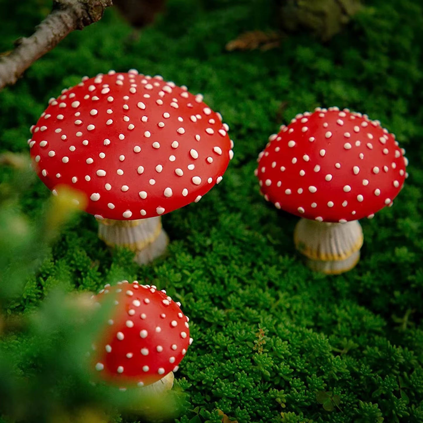 3PCS Fairy Garden Miniatures Mini Mushroom Garden Decoration Resin Mushroom Glow in the Dark Craft Landscape Mushroom Statue